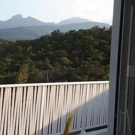 Vila Jolie Dans Un Endroit Paisible, A 3 Mn De La Et De La Montagne