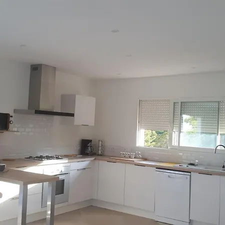 Jolie Dans Un Endroit Paisible, A 3 Mn De La Et De La Montagne *