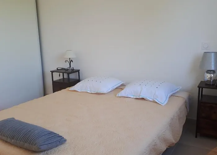 Jolie Dans Un Endroit Paisible, à 3 Mn De La Et De La Montagne Ventiseri