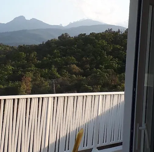 Villa Jolie Dans Un Endroit Paisible, à 3 Mn De La Et De La Montagne