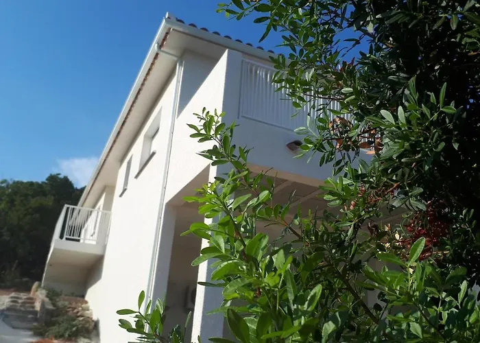 Jolie Dans Un Endroit Paisible, à 3 Mn De La Et De La Montagne * Ventiseri