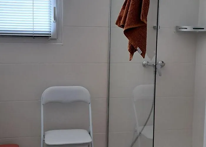 Jolie Dans Un Endroit Paisible, à 3 Mn De La Et De La Montagne